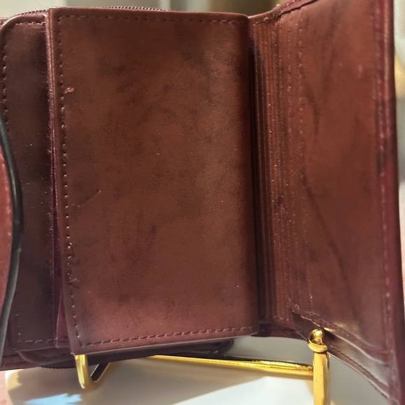 Buxton women's Top Grain Cowhide
Exterior Burgundy Wallet - Picture 5 of 11